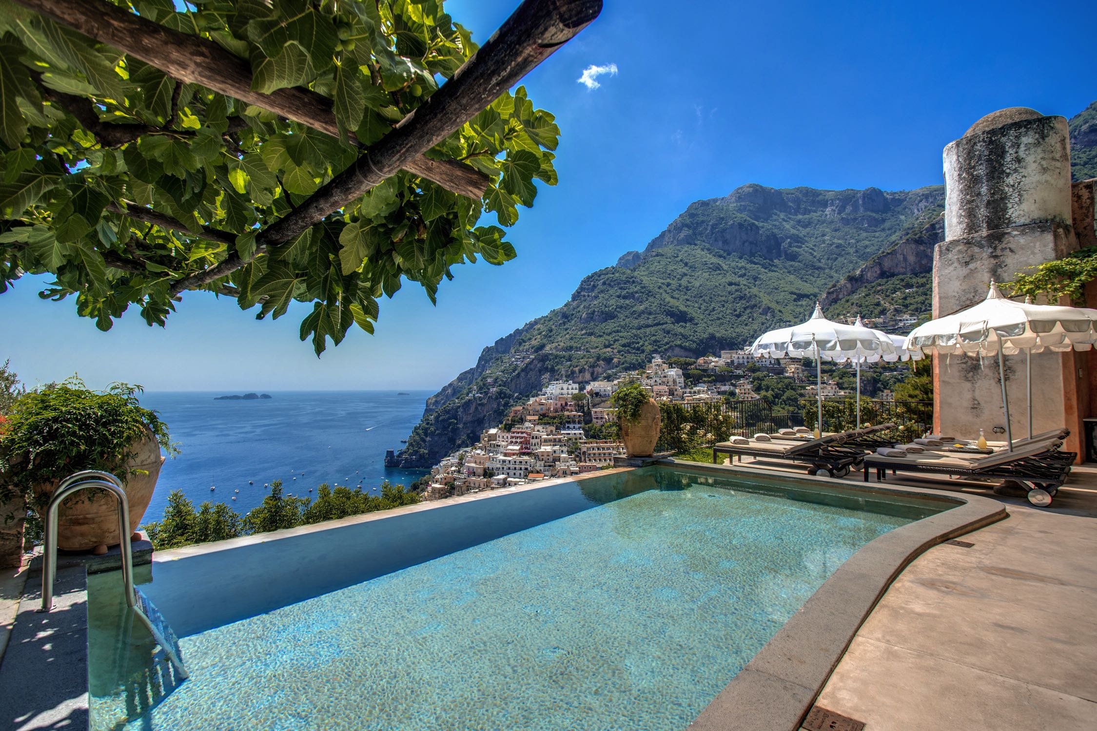 Infinity pool overlooking the Amalfi Coast and Positano