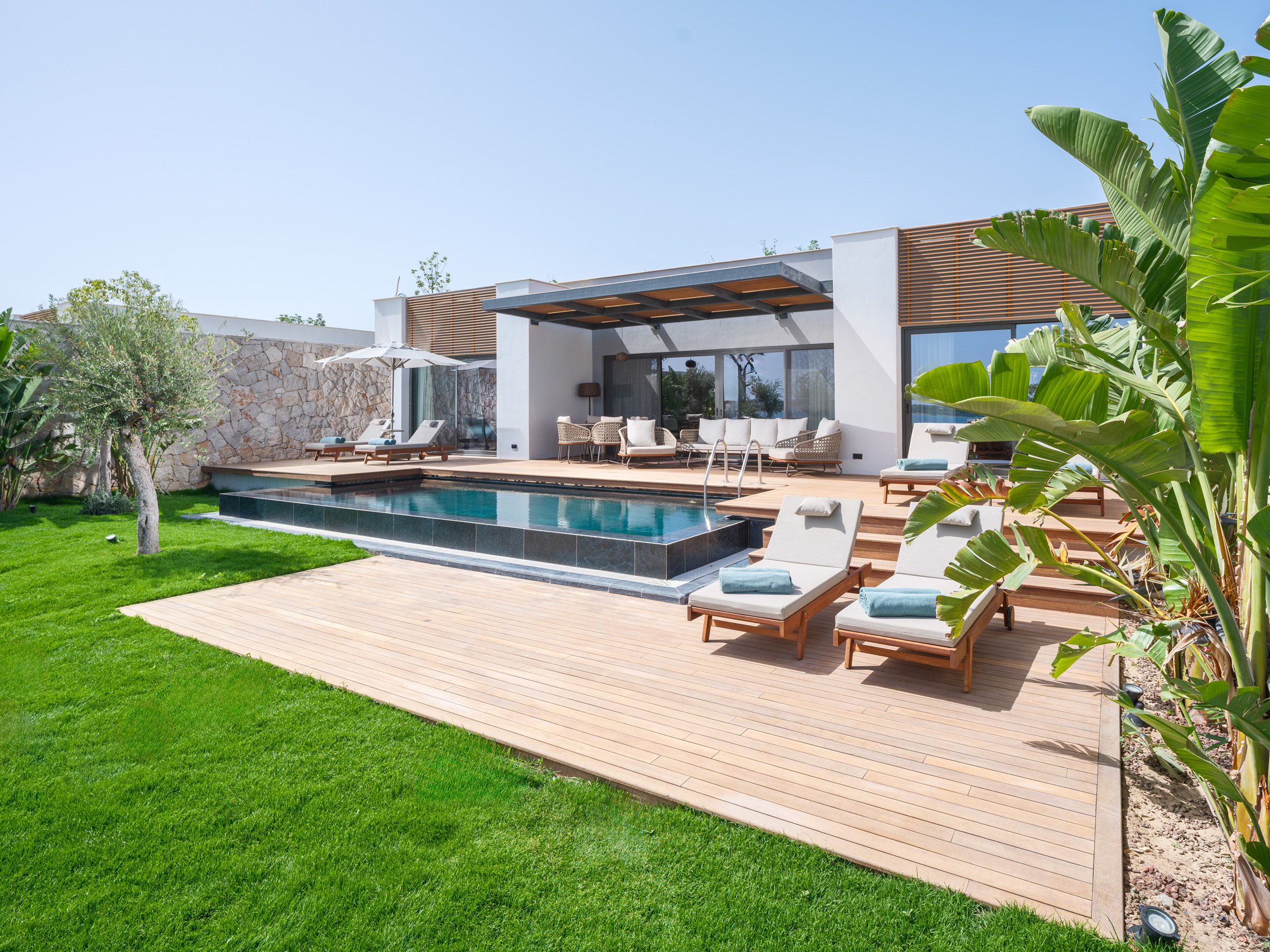 Anda Barut modern villa with private pool and garden